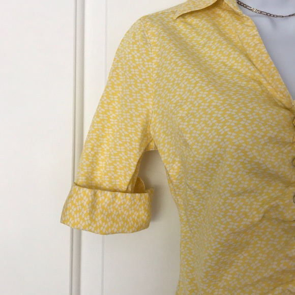NY&Co yellow and white floral print button-down - Picture 5 of 7